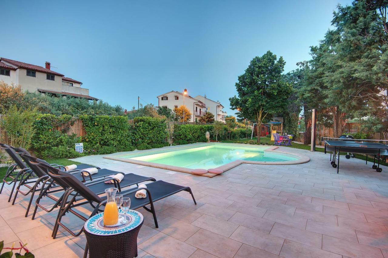 Villa Andrija Family Dream With Heated Pool At The Sea With Beautiful Garden, Outside Cinema And Kids Playground Fažana Exterior foto